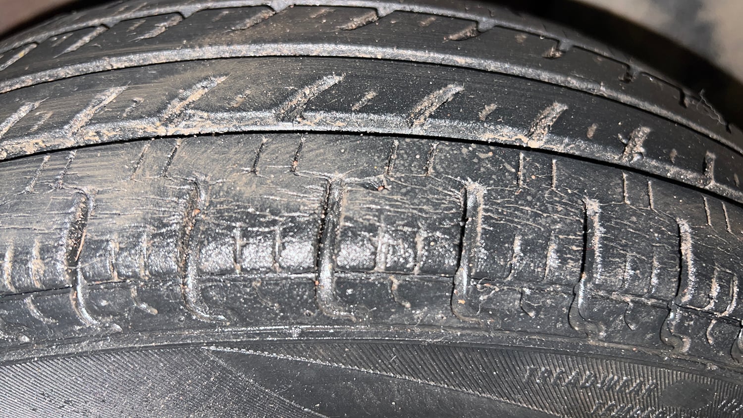 Used 2017 Renault Kwid 1.0 RXT AMT Petrol Automatic tyres RIGHT FRONT TYRE TREAD VIEW
