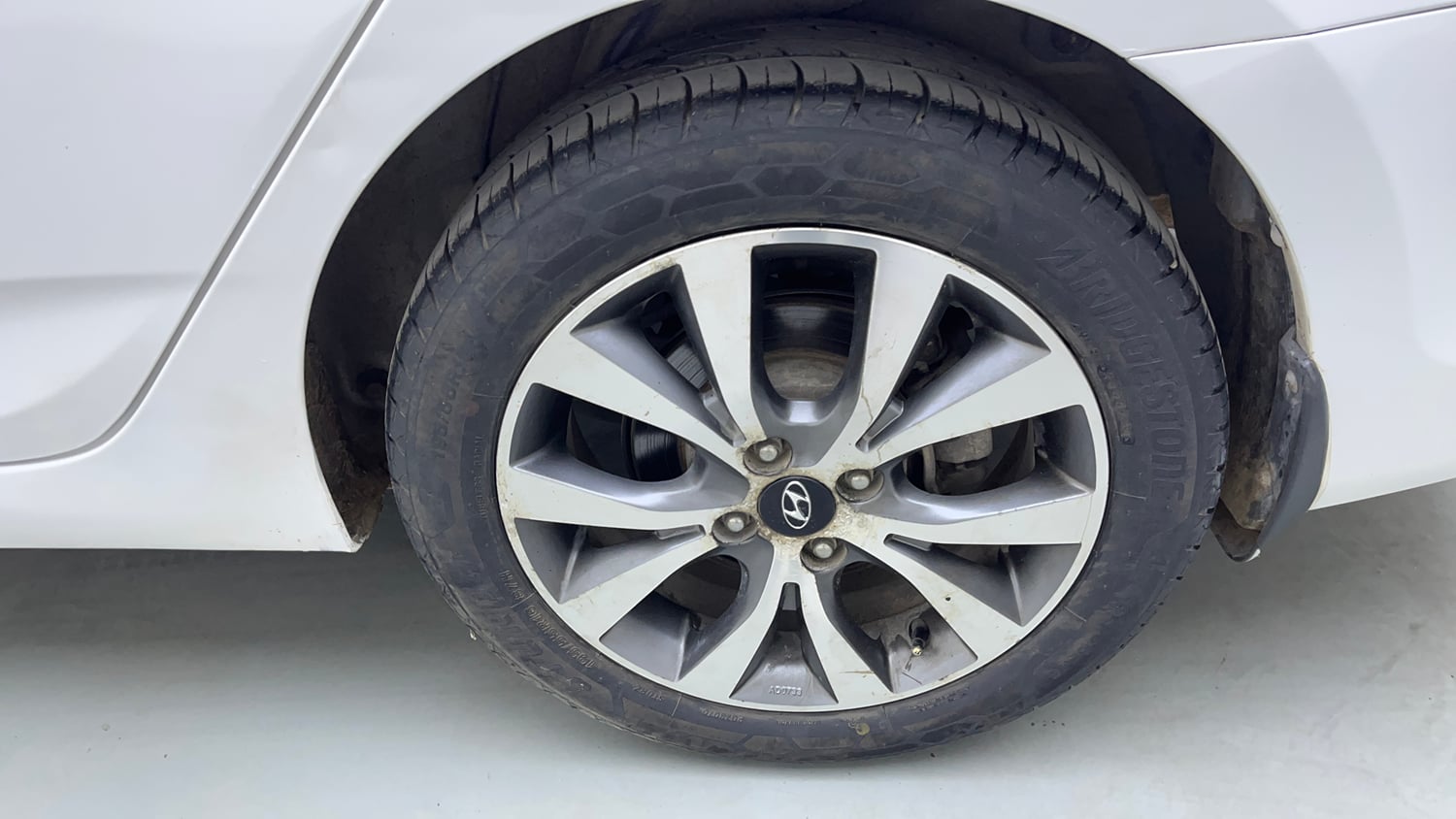 Used 2015 Hyundai Verna Fluidic 1.6 VTVT SX Petrol Manual tyres LEFT REAR TYRE RIM VIEW