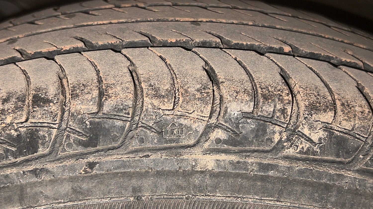 Used 2014 Hyundai Grand i10 Sportz 1.2 Kappa VTVT Petrol Manual tyres RIGHT REAR TYRE TREAD VIEW