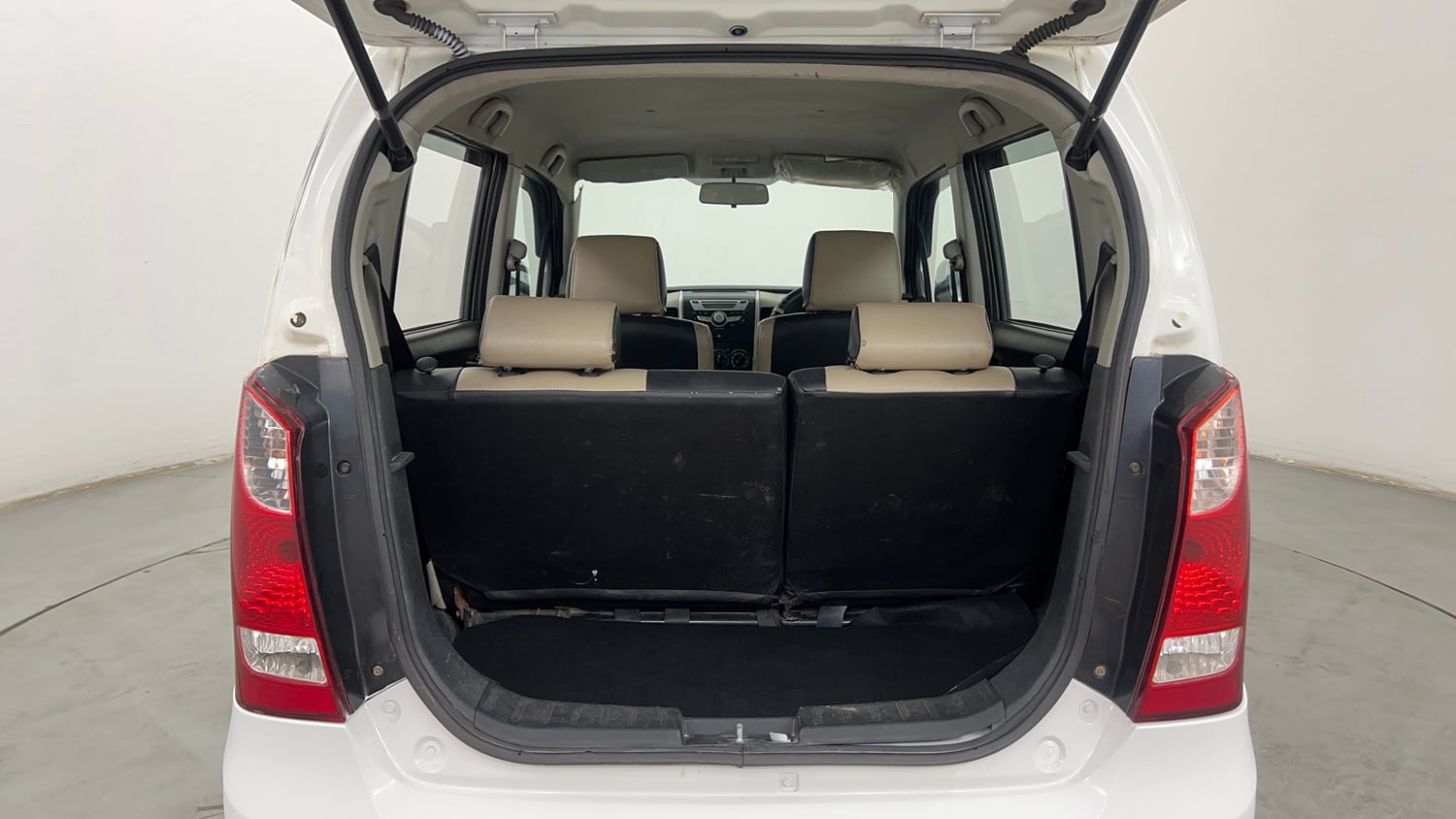 Used 2014 Maruti Suzuki Wagon R VXI Petrol Manual interior DICKY INSIDE VIEW