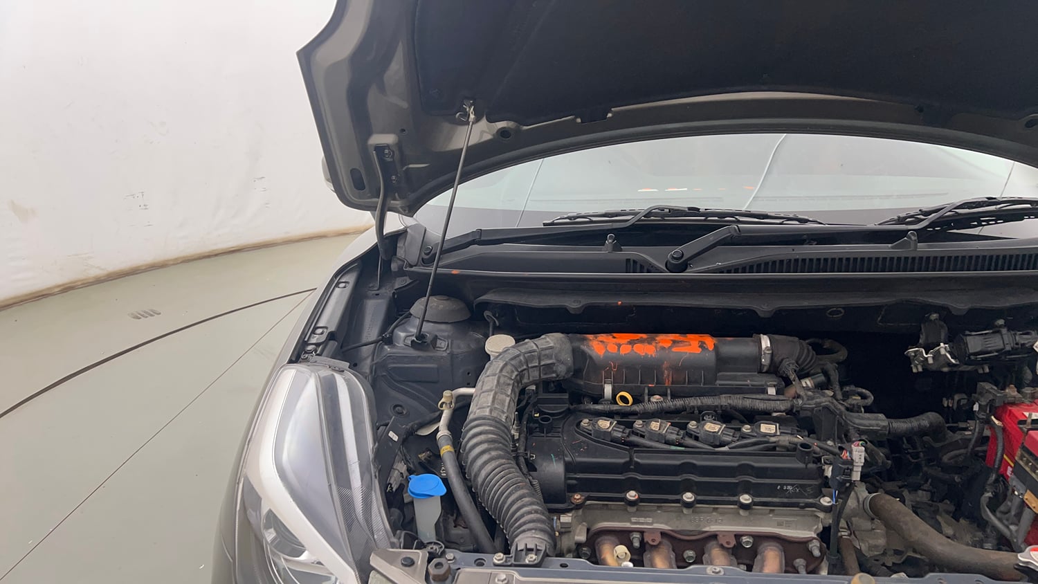 Used 2020 Maruti Suzuki Baleno Alpha Automatic Petrol Automatic engine ENGINE RIGHT SIDE HINGE & APRON VIEW