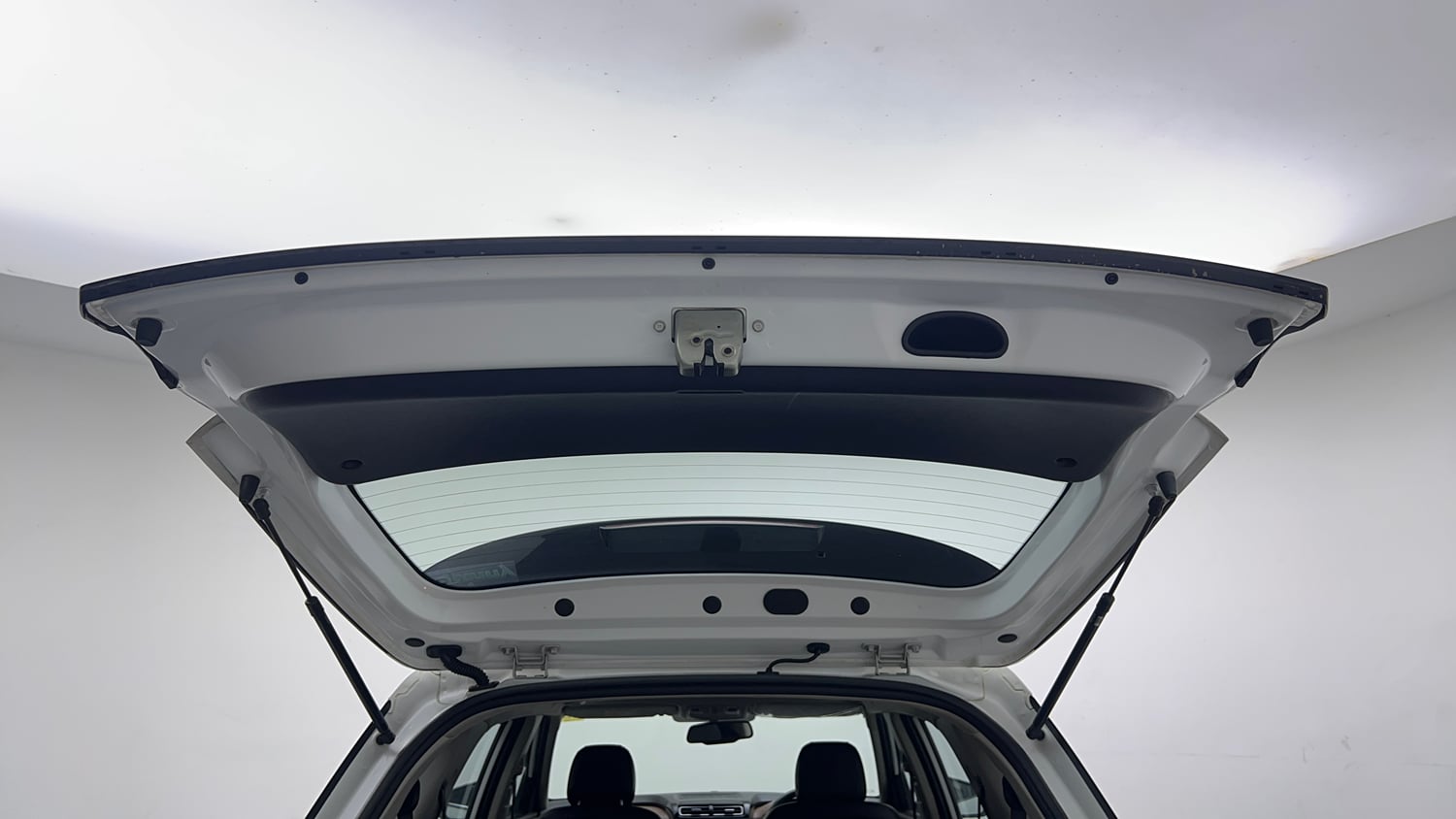 Used 2022 Hyundai Alcazar Signature (O) 6 STR 1.5 Diesel AT Diesel Automatic interior DICKY DOOR OPEN VIEW
