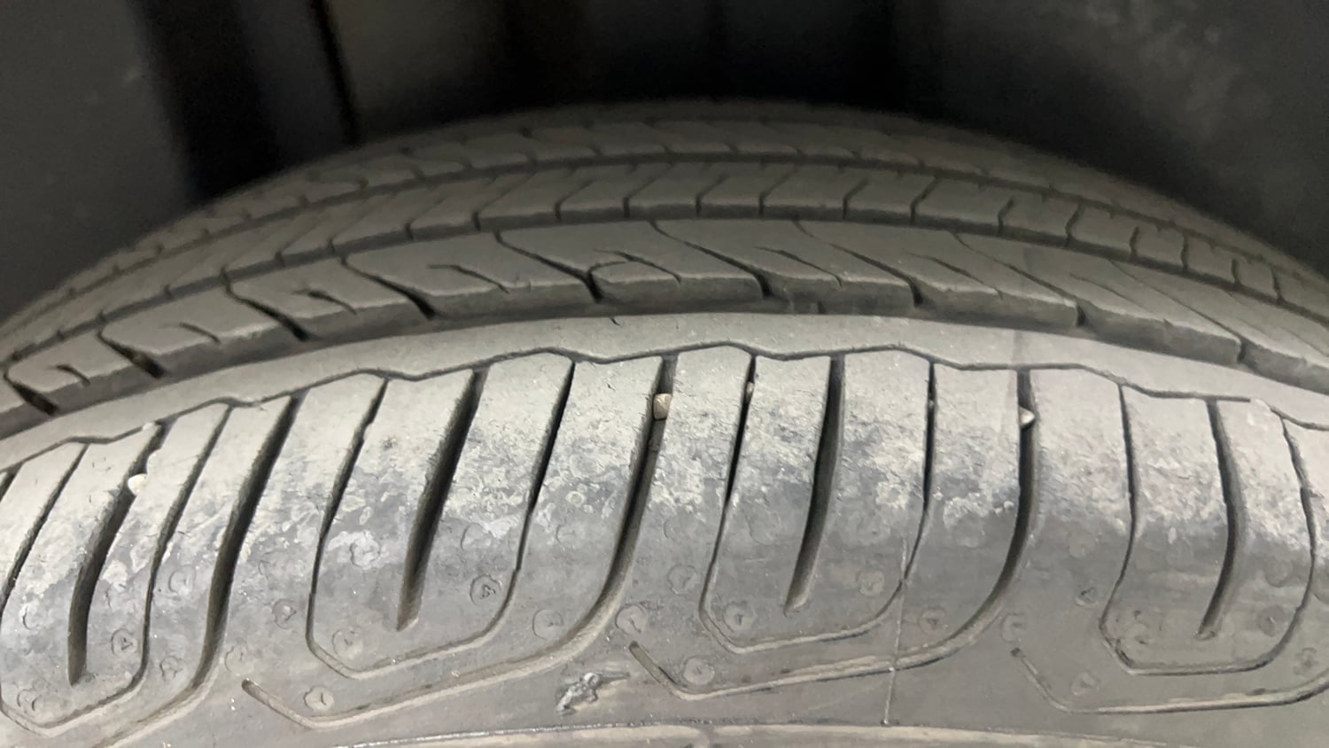 Used 2023 Skoda Slavia Style 1.5L TSI DSG Petrol Automatic tyres RIGHT REAR TYRE TREAD VIEW