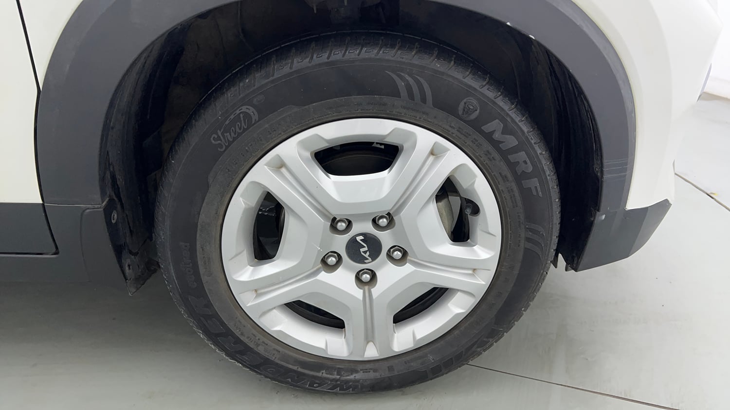 Used 2021 Kia Sonet HTK Plus 1.2 Petrol Manual tyres RIGHT FRONT TYRE RIM VIEW