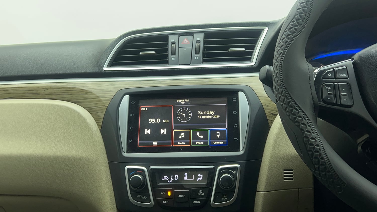 Used 2021 Maruti Suzuki Ciaz Zeta 1.5 Petrol Manual top_features Integrated (in-dash) music system