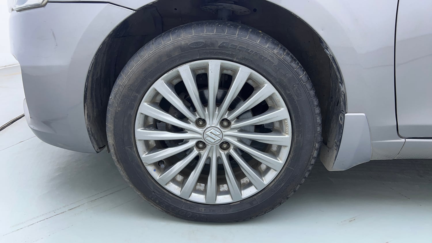 Used 2018 Maruti Suzuki Ciaz Alpha 1.4 AT Petrol Automatic tyres LEFT FRONT TYRE RIM VIEW