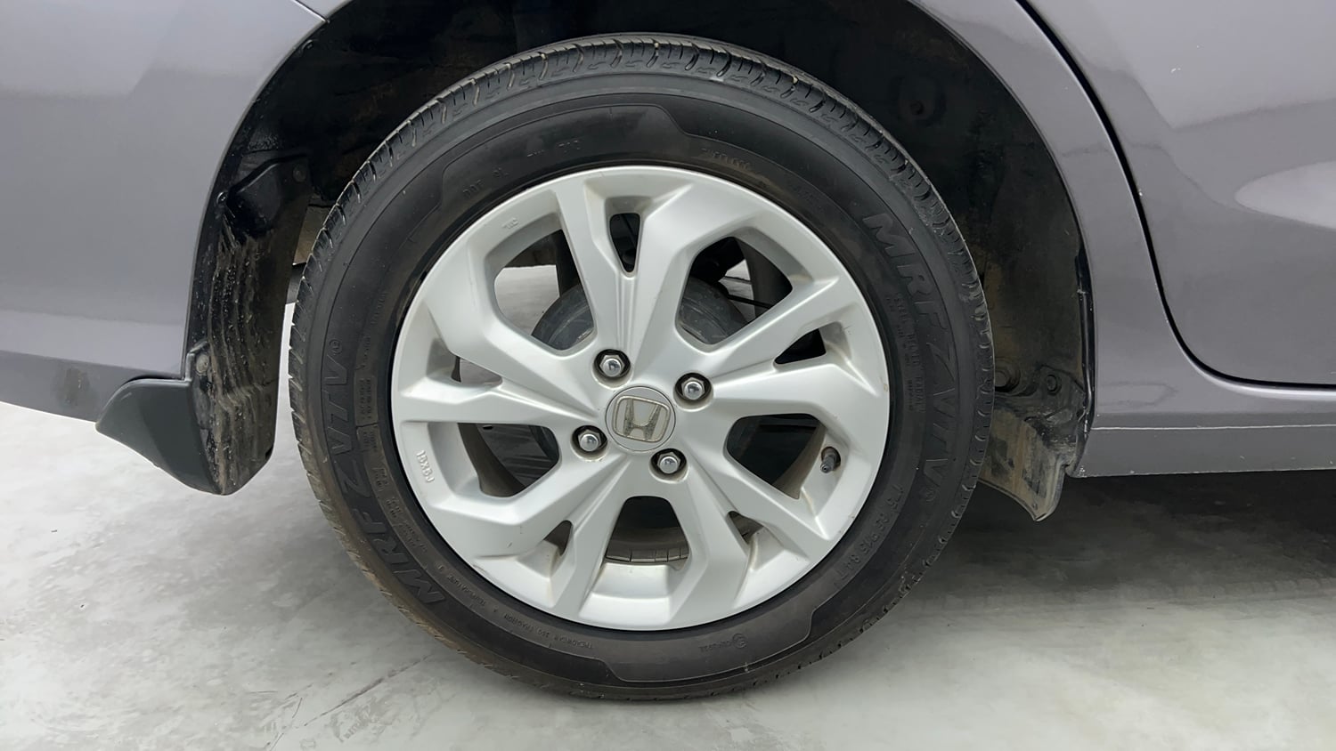 Used 2019 Honda Amaze 1.2 VX CVT Petrol Petrol Automatic tyres RIGHT REAR TYRE RIM VIEW