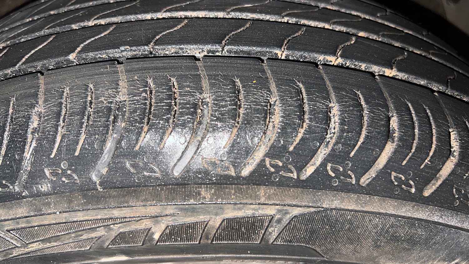 Used 2023 Maruti Suzuki XL6 Alpha MT Petrol Petrol Manual tyres RIGHT FRONT TYRE TREAD VIEW