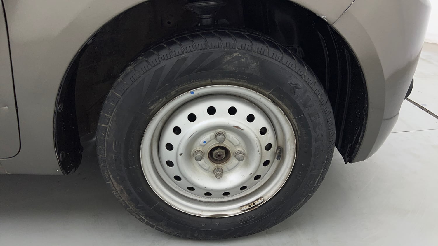 Used 2019 Maruti Suzuki Wagon R LXi 1.0 CNG Cng Manual tyres RIGHT FRONT TYRE RIM VIEW