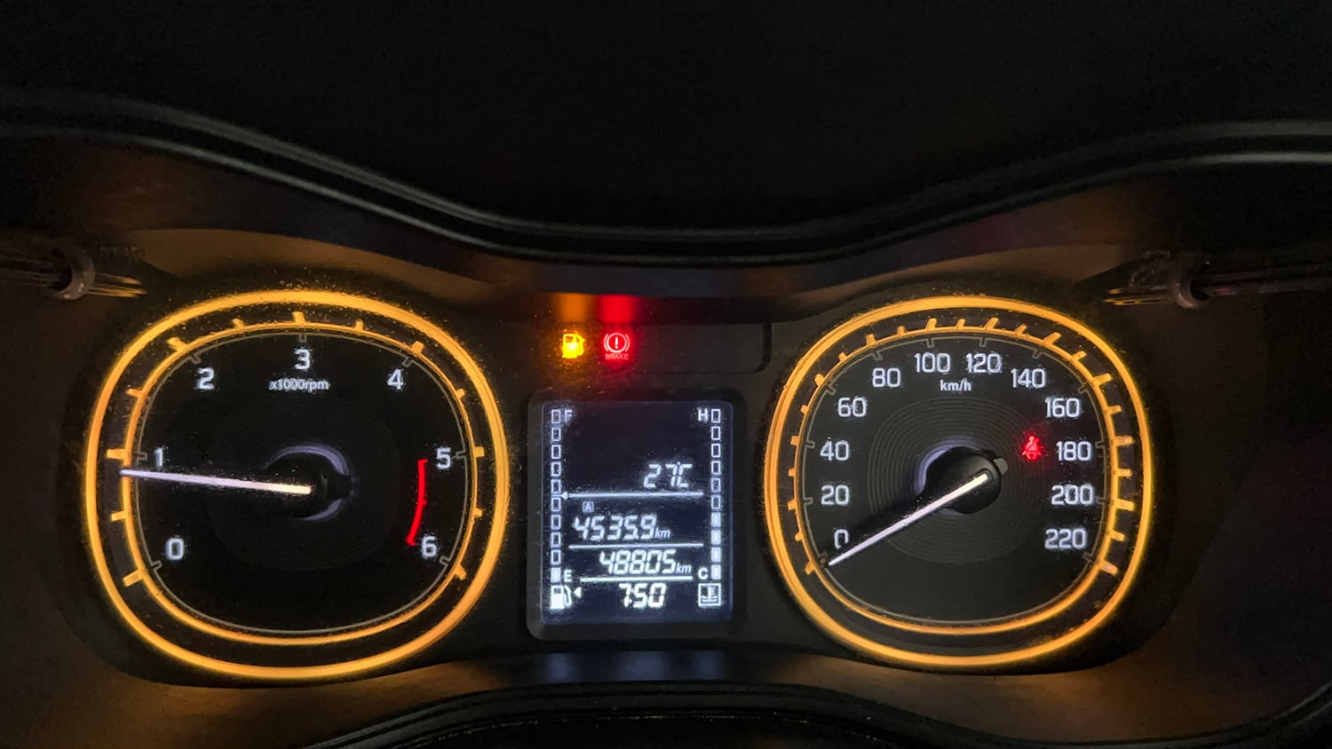 Used 2019 Maruti Suzuki Vitara Brezza [2016-2020] ZDi Plus Diesel Manual interior CLUSTERMETER VIEW