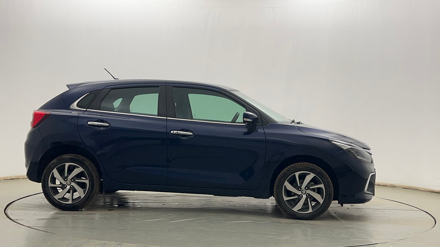 Used 2025 Toyota Glanza V AMT Petrol Automatic exterior RIGHT SIDE VIEW