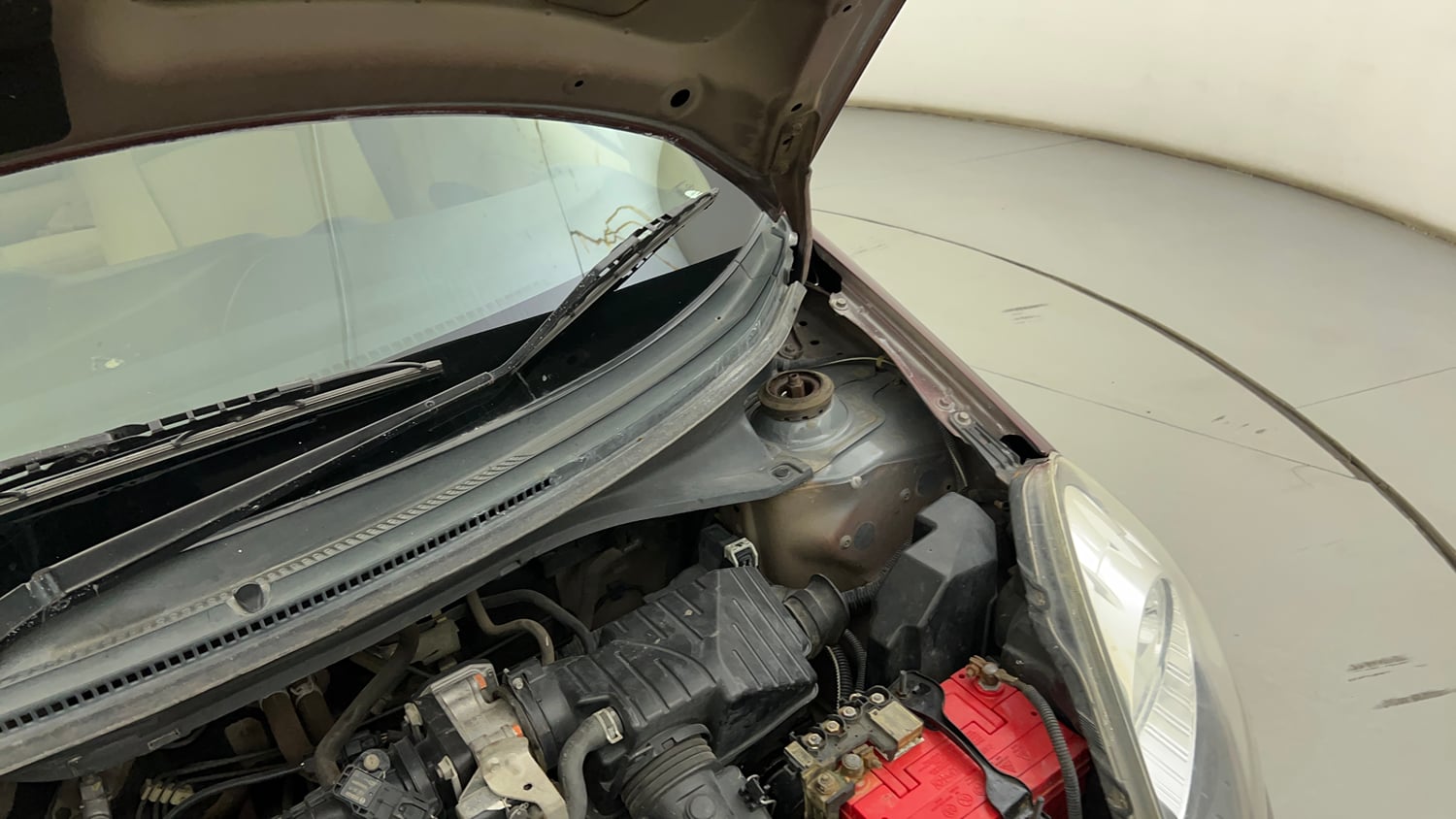 Used 2014 Honda Amaze 1.2 S i-VTEC Petrol Manual engine ENGINE LEFT SIDE HINGE & APRON VIEW