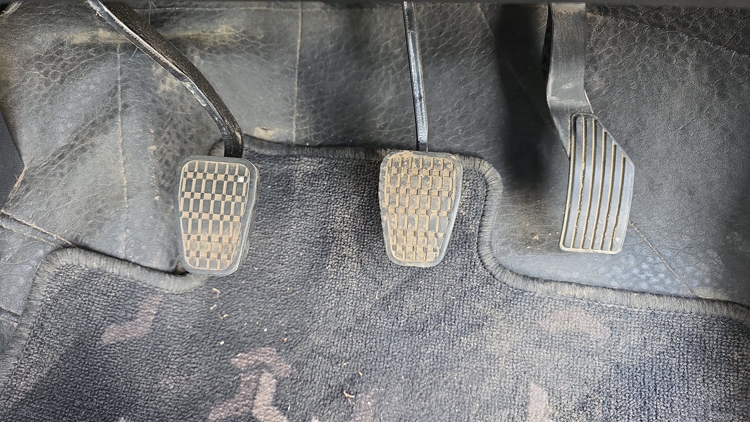 Used 2023 Tata Punch Accomplished MT Petrol Manual interior PEDALS VIEW