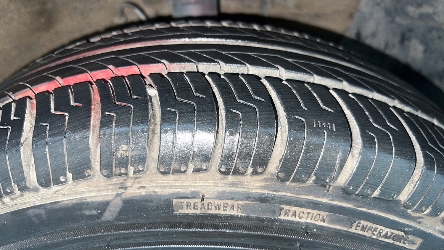 Used 2016 Hyundai Elite i20 Sportz 1.2 Petrol Manual tyres RIGHT FRONT TYRE TREAD VIEW