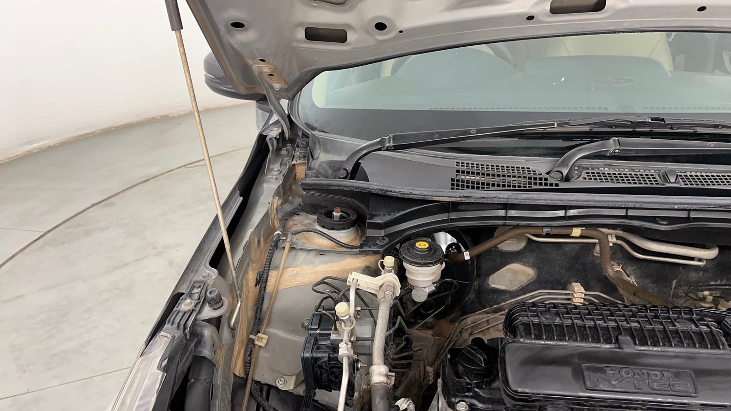 Used 2022 Honda Amaze VX CVT 1.2 Petrol Petrol Automatic engine ENGINE RIGHT SIDE HINGE & APRON VIEW
