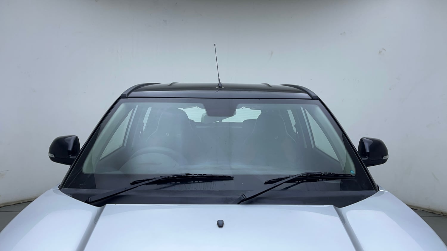 Used 2019 Mahindra KUV100 NXT K8 6 STR Dual Tone Petrol Manual exterior FRONT WINDSHIELD VIEW