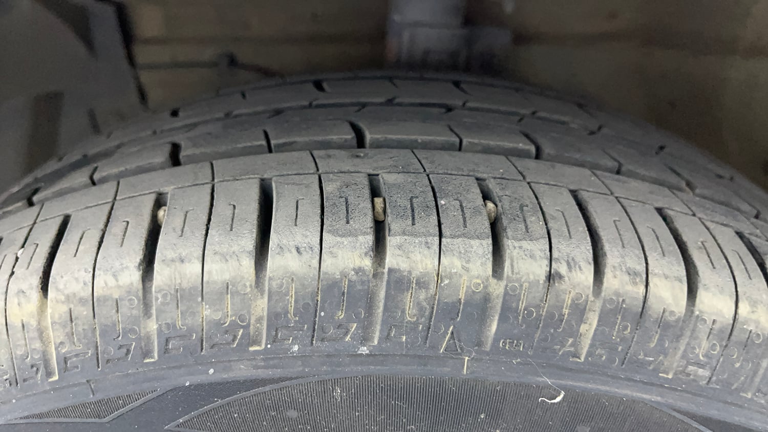 Used 2017 Maruti Suzuki Ciaz Alpha 1.4 AT Petrol Automatic tyres LEFT FRONT TYRE TREAD VIEW