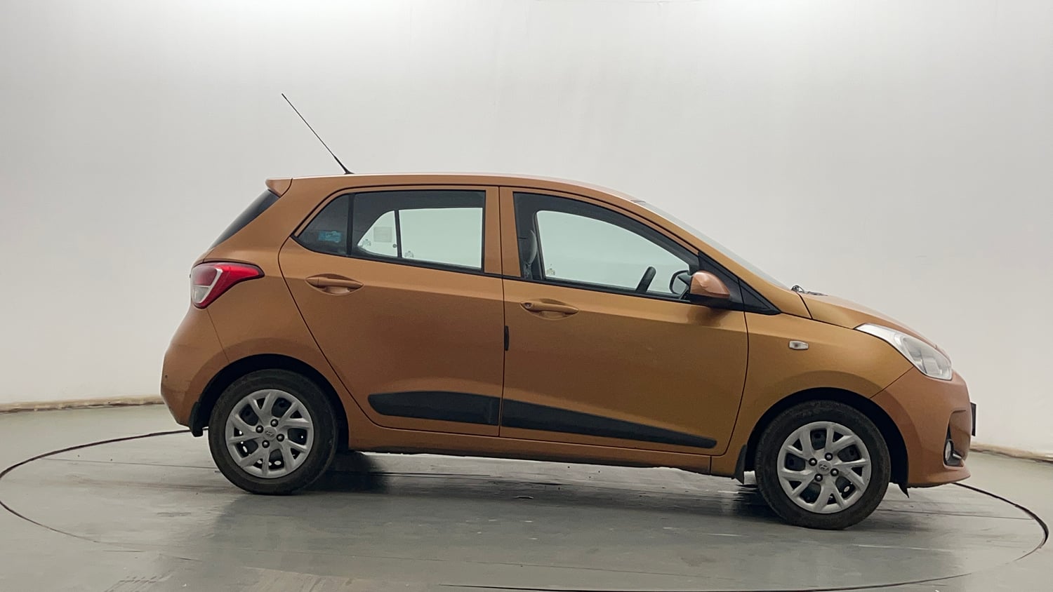 Used 2017 Hyundai Grand i10 Sportz 1.2 Kappa VTVT Petrol Manual exterior RIGHT SIDE VIEW