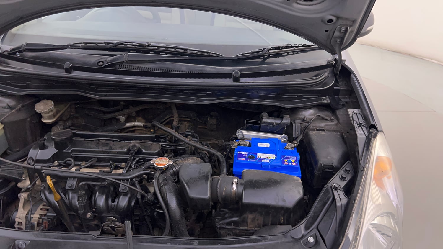 Used 2012 Hyundai i20 Asta 1.2 Petrol Manual engine ENGINE LEFT SIDE HINGE & APRON VIEW