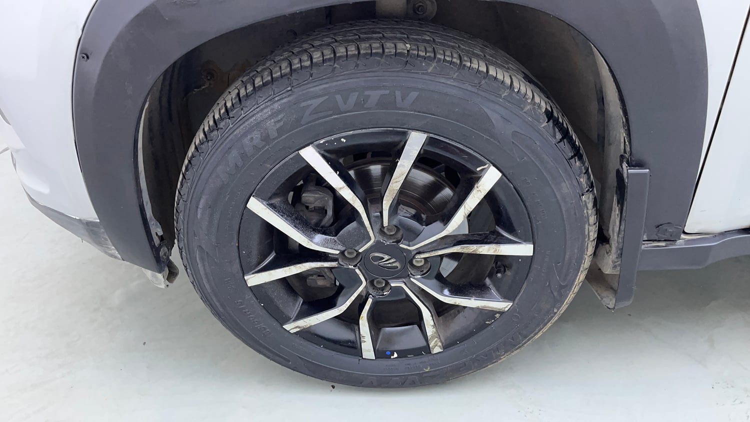 Used 2019 Mahindra KUV100 NXT K8 6 STR Dual Tone Petrol Manual tyres LEFT FRONT TYRE RIM VIEW
