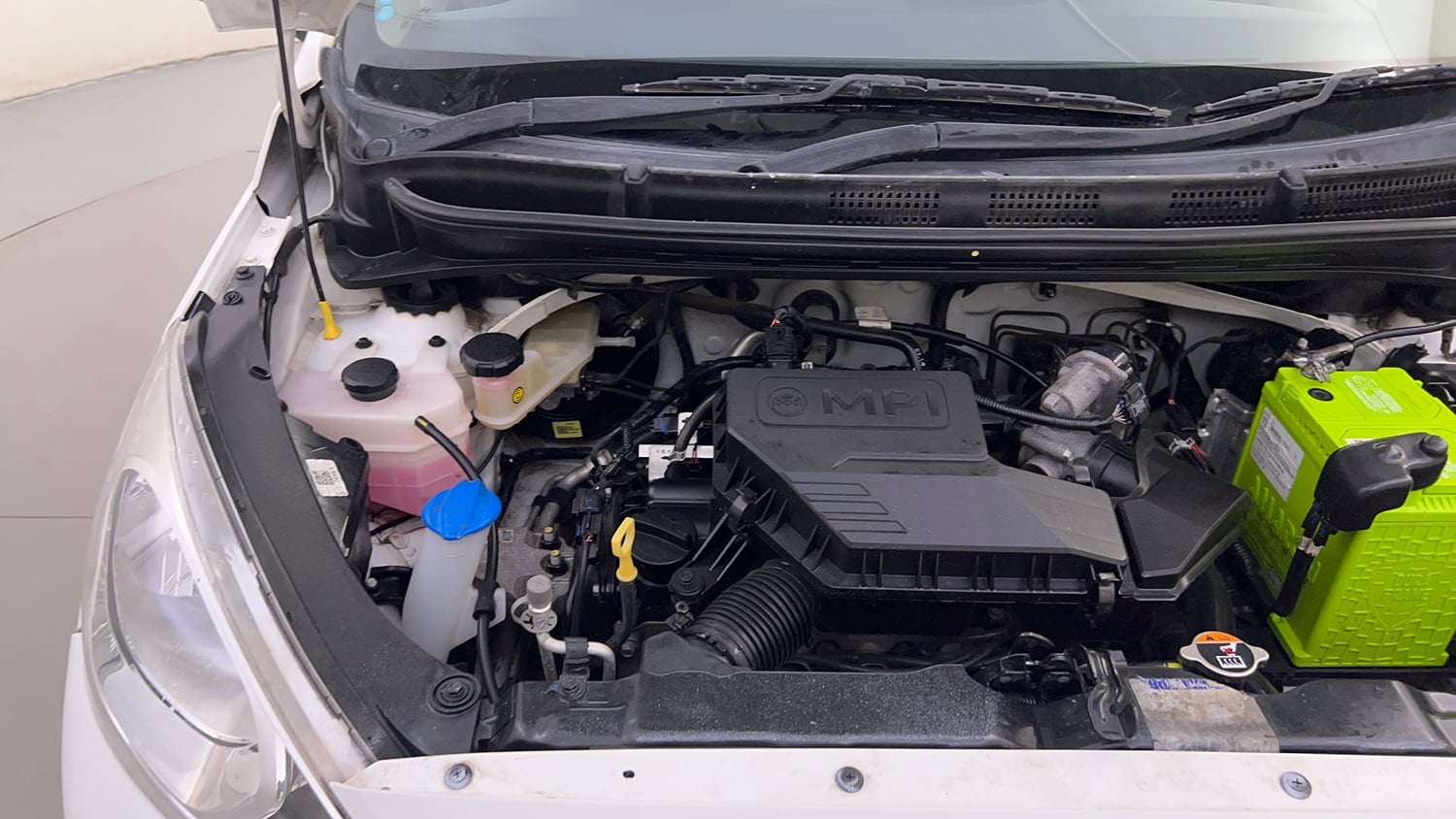 Used 2022 Hyundai Santro Sportz Petrol Manual engine ENGINE RIGHT SIDE HINGE & APRON VIEW