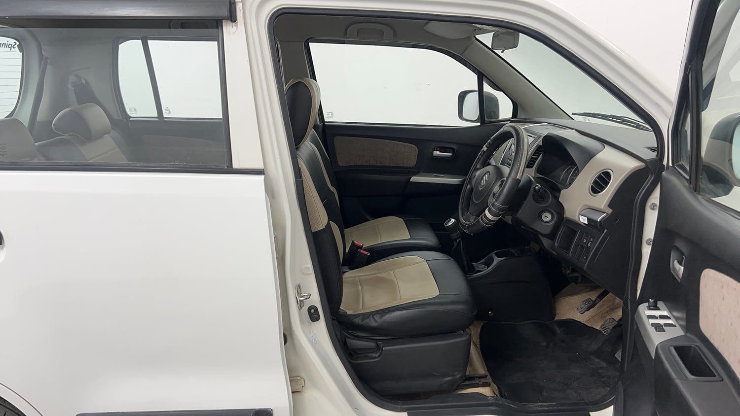 Used 2014 Maruti Suzuki Wagon R VXI Petrol Manual interior RIGHT SIDE FRONT DOOR CABIN VIEW