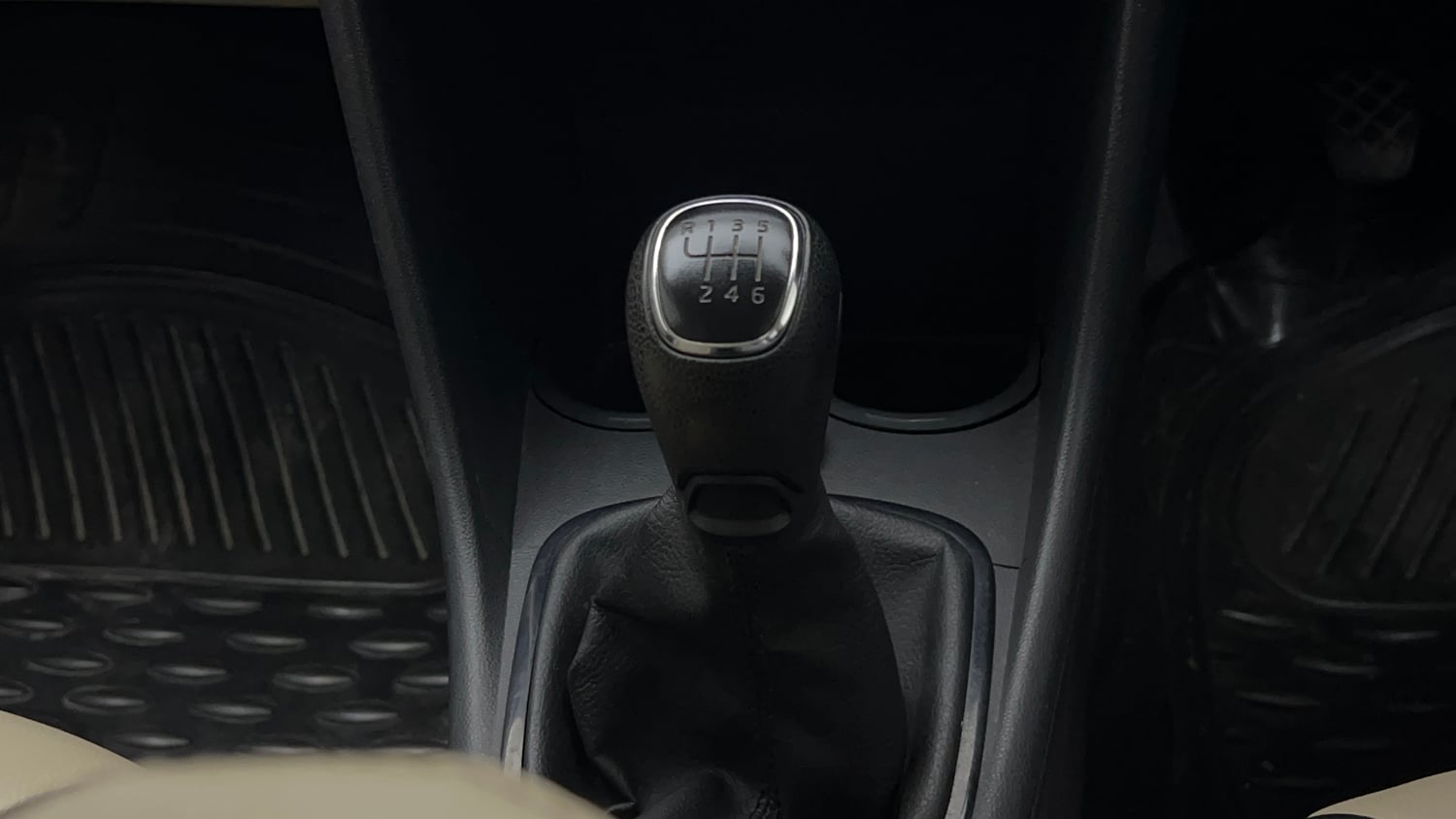 Used 2020 Skoda Rapid Active 1.0 TSI MT Petrol Manual interior GEAR  KNOB VIEW