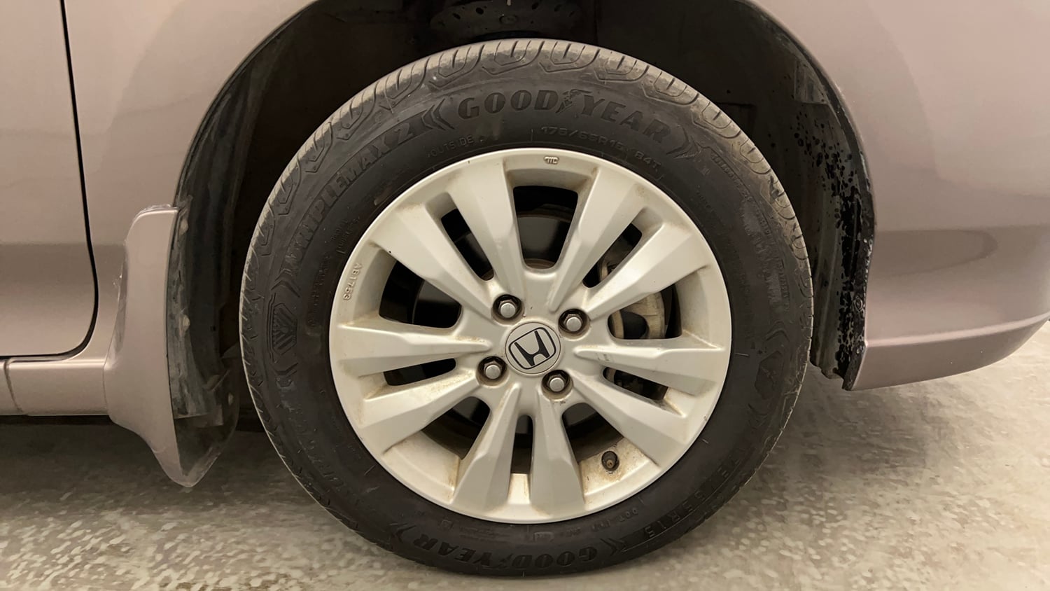 Used 2012 Honda City 1.5 V MT Petrol Manual tyres RIGHT FRONT TYRE RIM VIEW
