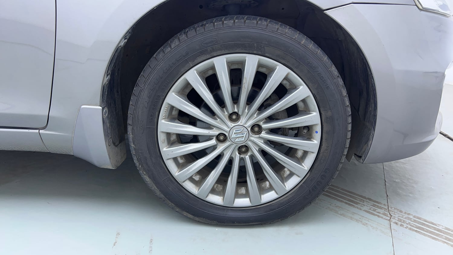 Used 2018 Maruti Suzuki Ciaz Alpha 1.4 AT Petrol Automatic tyres RIGHT FRONT TYRE RIM VIEW