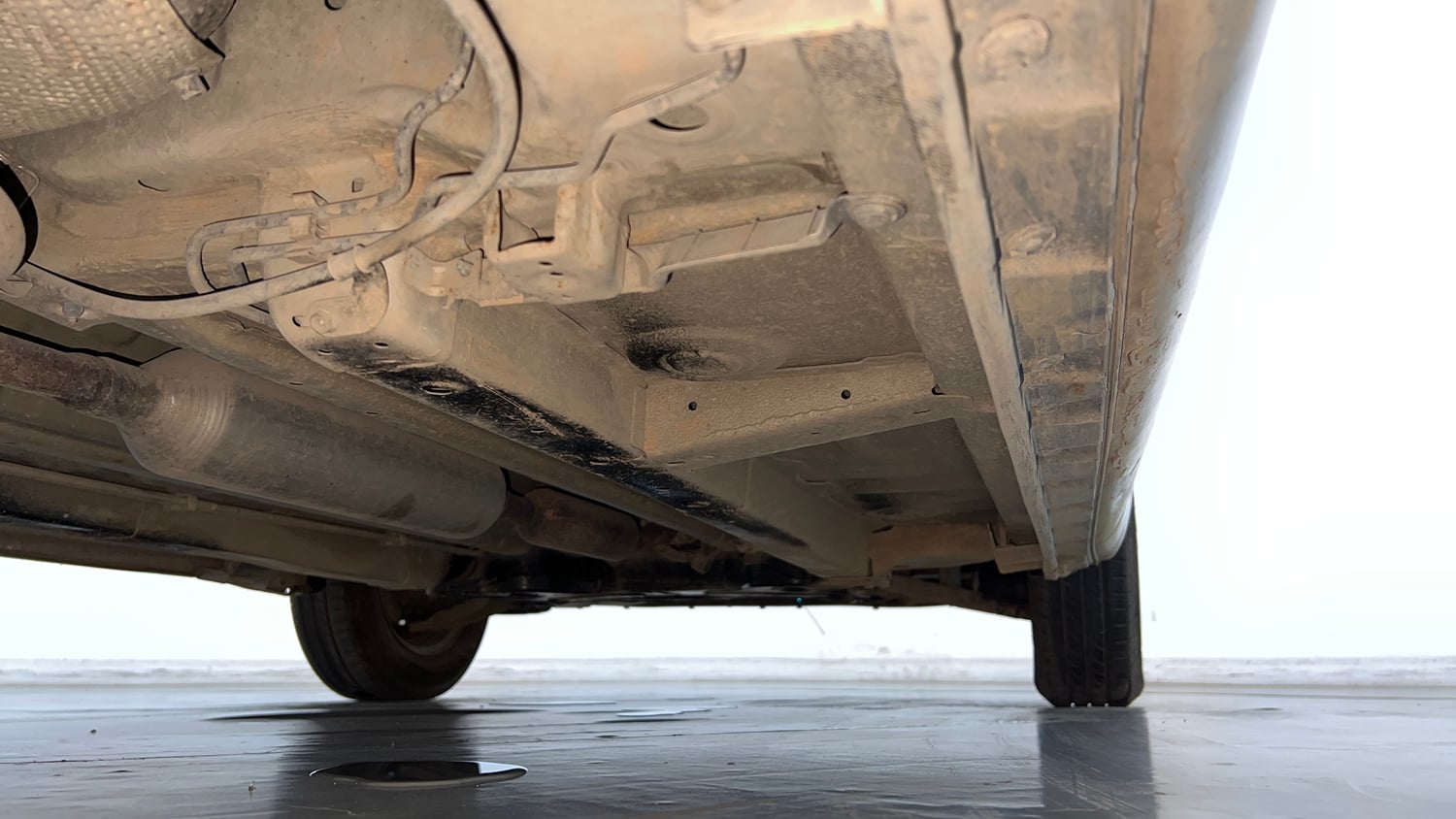 Used 2015 Maruti Suzuki Swift VXi Petrol Manual extra REAR RIGHT UNDERBODY VIEW