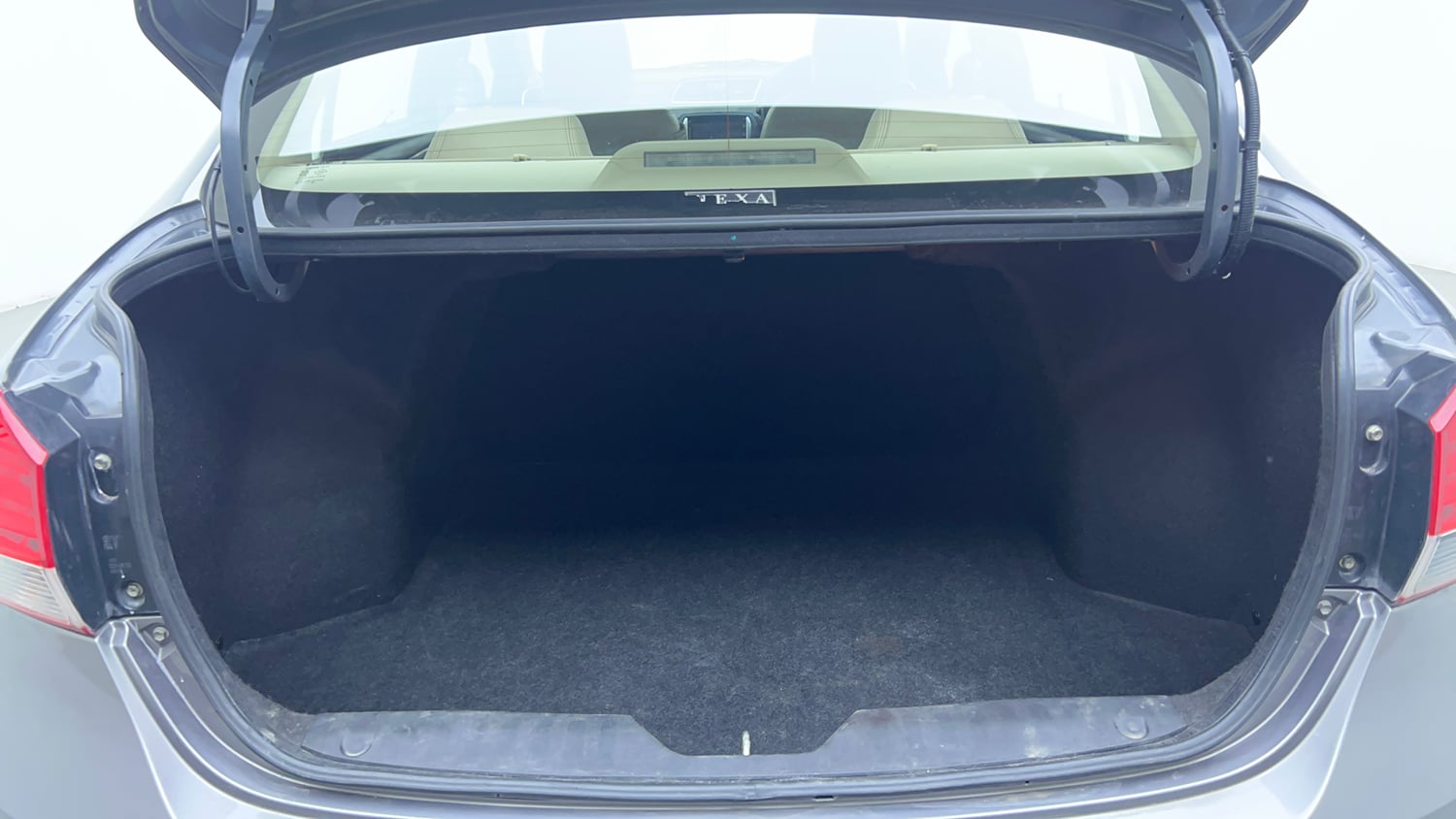 Used 2018 Maruti Suzuki Ciaz Alpha 1.4 AT Petrol Automatic interior DICKY INSIDE VIEW