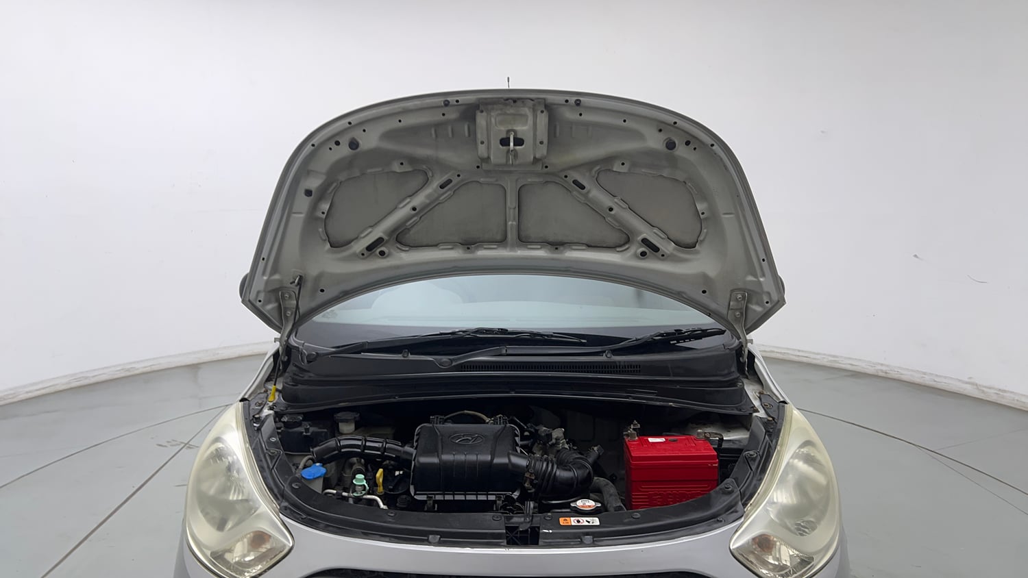 Used 2015 Hyundai i10 Magna 1.1 iRDE2 Petrol Manual engine ENGINE & BONNET OPEN FRONT VIEW