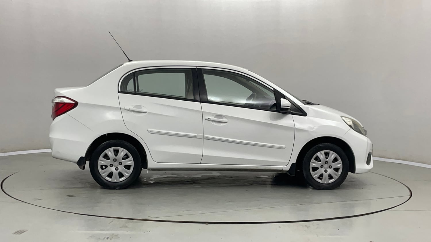 Used 2017 Honda Amaze 1.2 SX i-VTEC Petrol Manual exterior RIGHT SIDE VIEW