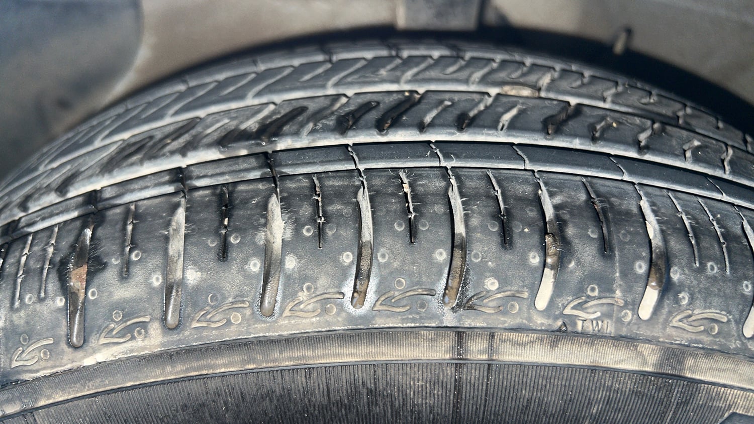 Used 2025 Hyundai Aura S 1.2 Petrol Petrol Manual tyres LEFT FRONT TYRE TREAD VIEW