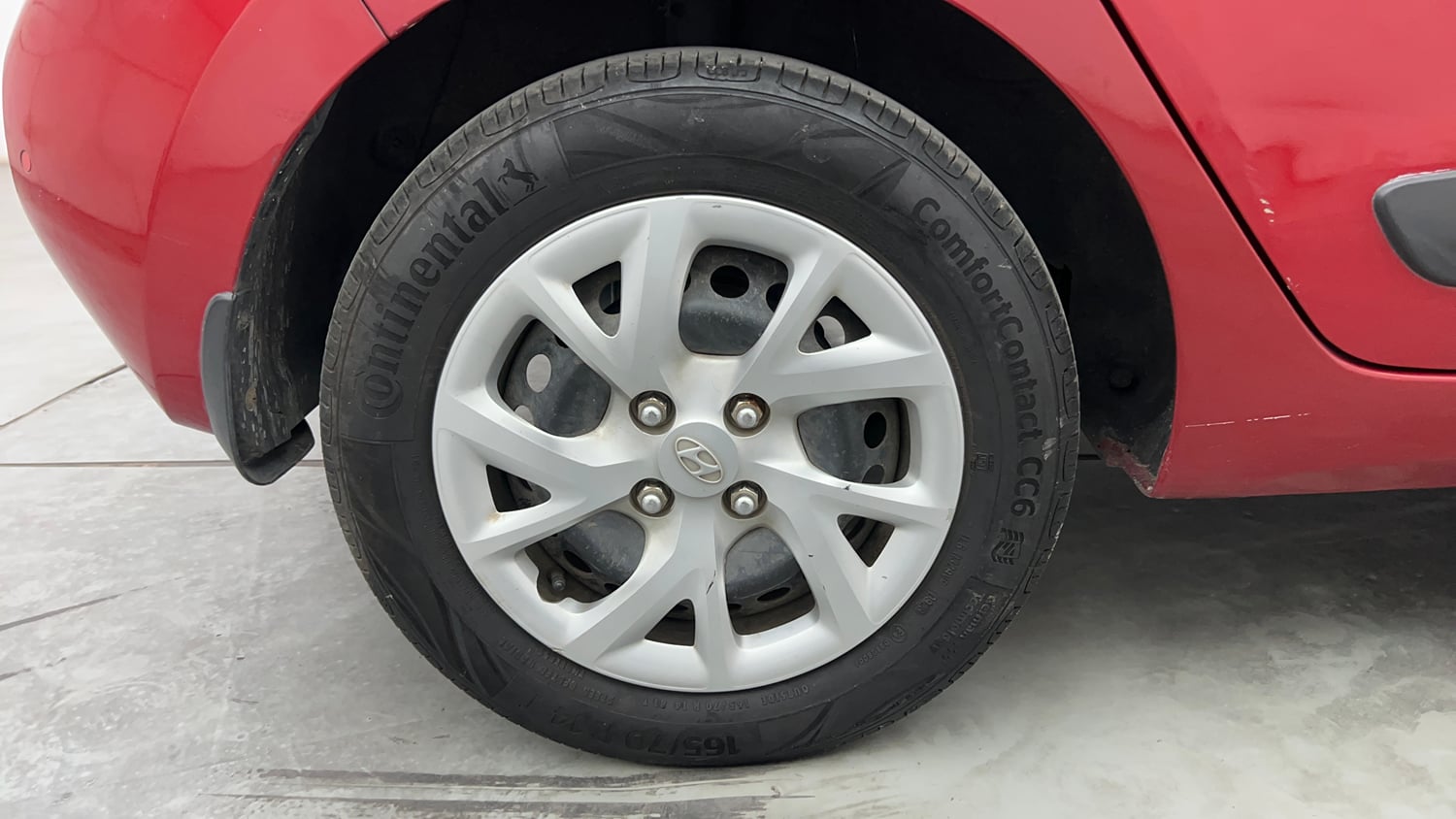 Used 2019 Hyundai Grand i10 Sportz 1.2 Kappa VTVT Petrol Manual tyres RIGHT REAR TYRE RIM VIEW