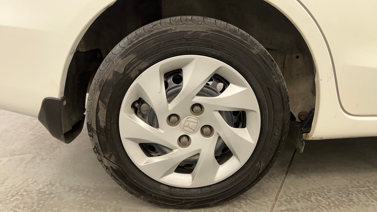 Used 2016 Honda Amaze 1.5 S i-DTEC Diesel Manual tyres RIGHT REAR TYRE RIM VIEW