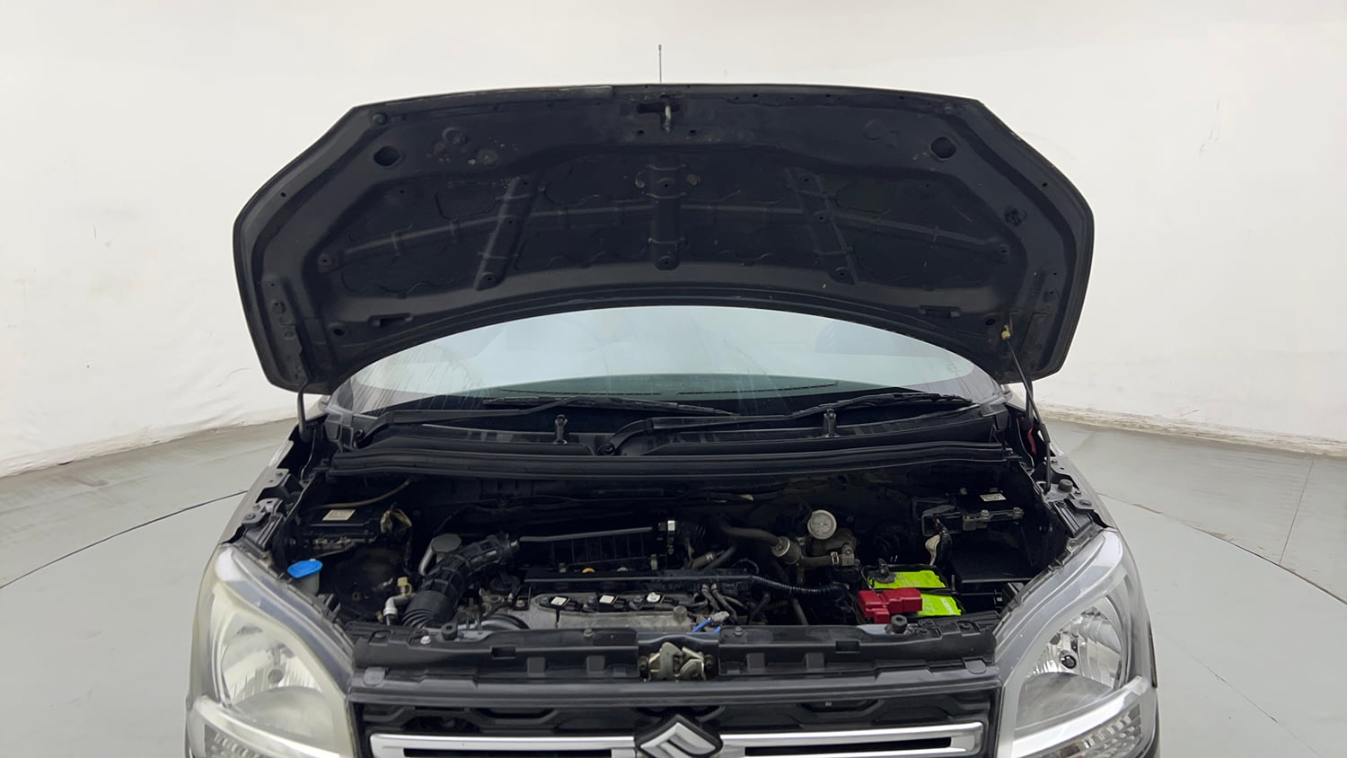 Used 2019 Maruti Suzuki Wagon R LXi 1.0 CNG Cng Manual engine ENGINE & BONNET OPEN FRONT VIEW
