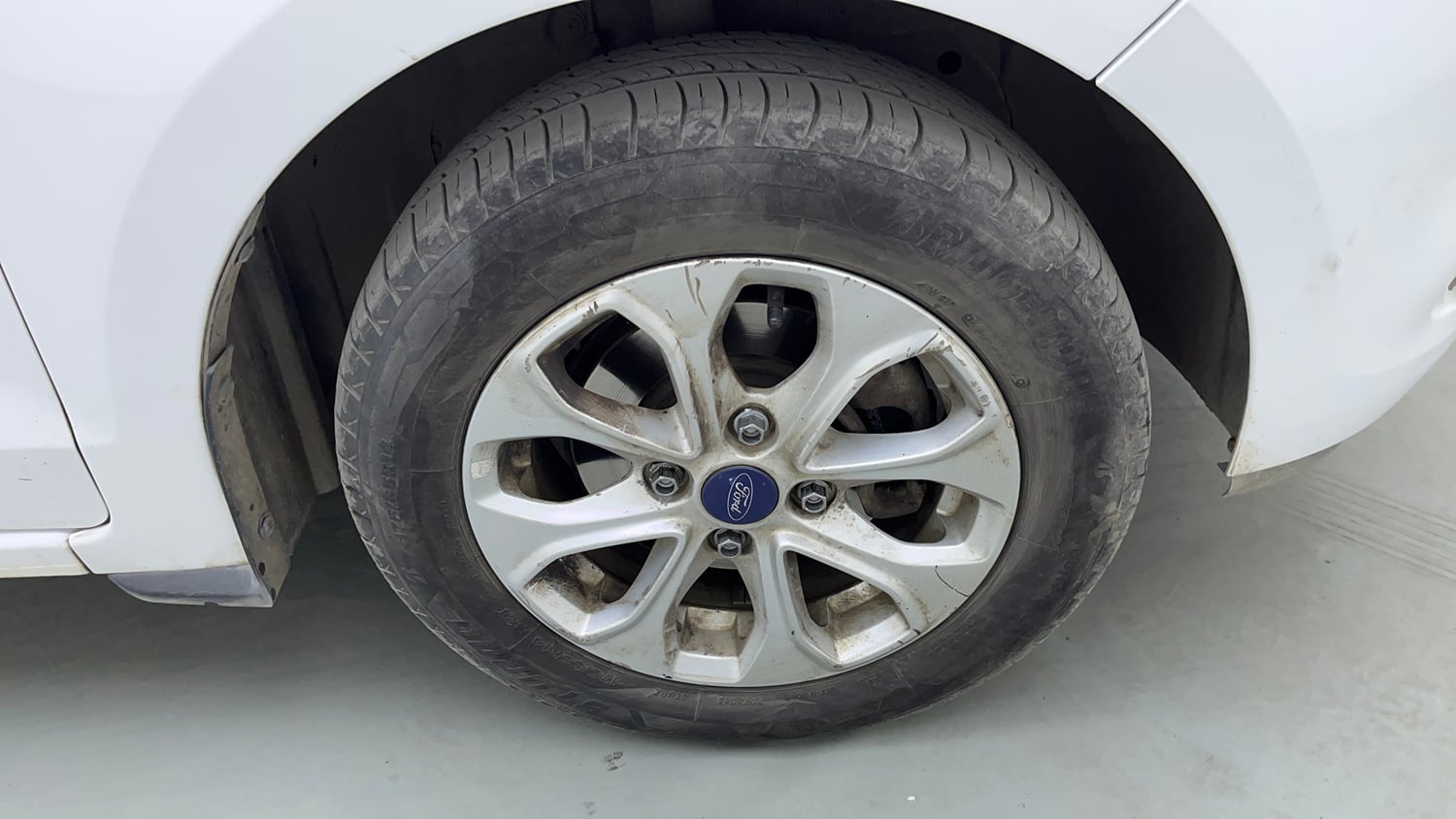 Used 2017 Ford Figo Aspire Titanium 1.2 Ti-VCT Petrol Manual tyres RIGHT FRONT TYRE RIM VIEW