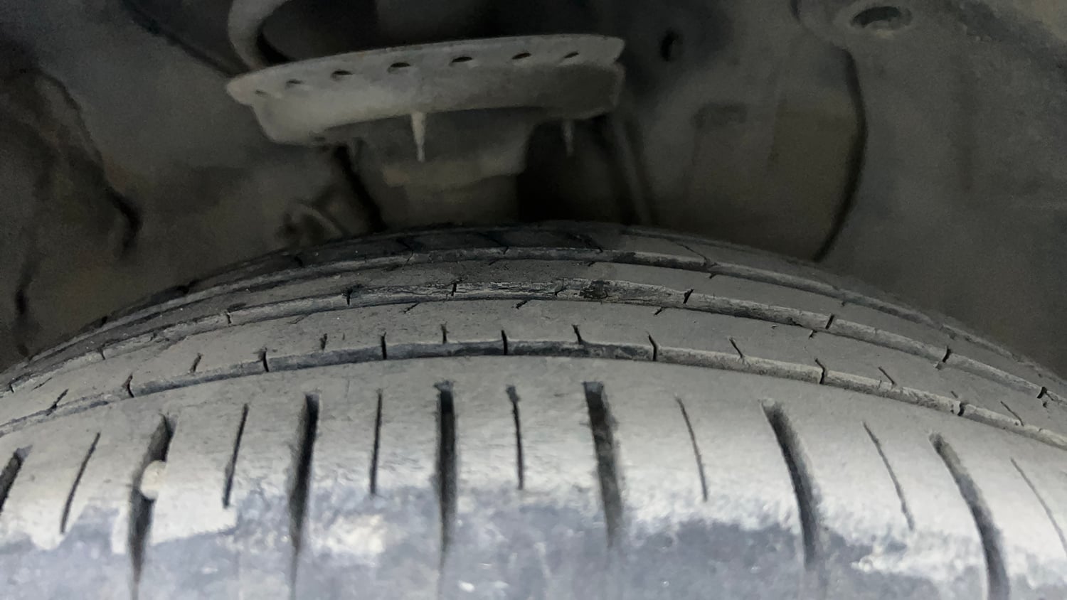 Used 2017 Hyundai Elite i20 Asta 1.2 Petrol Manual tyres RIGHT FRONT TYRE TREAD VIEW