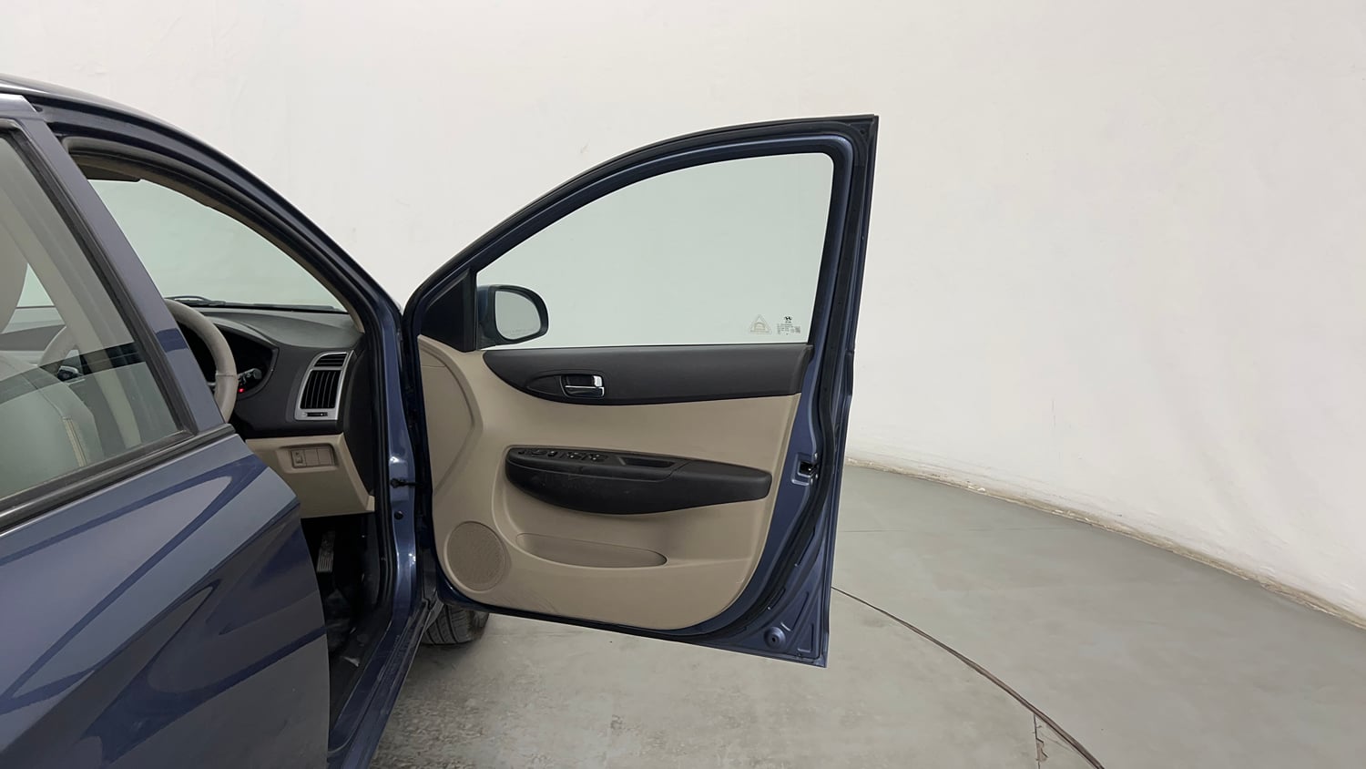 Used 2014 Hyundai i20 Asta 1.2 Petrol Manual interior RIGHT FRONT DOOR OPEN VIEW