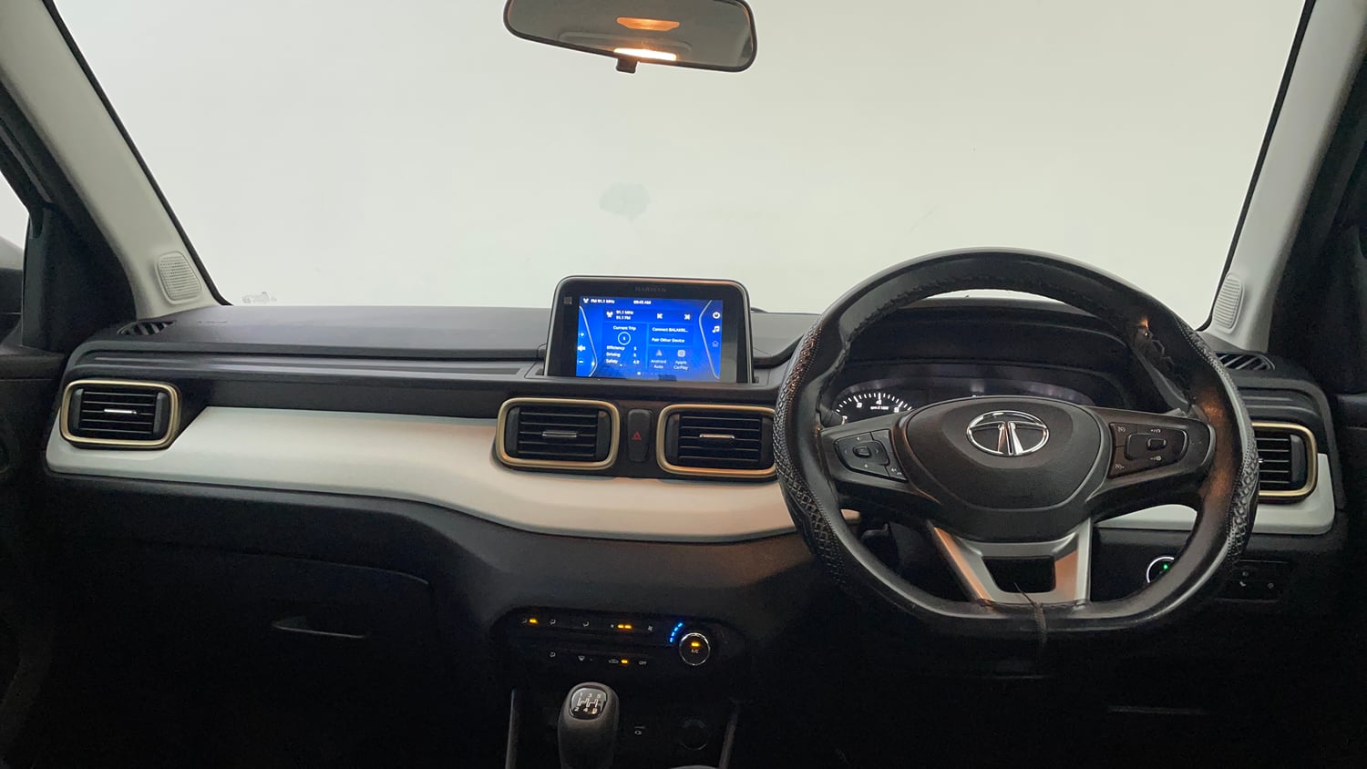 Used 2023 Tata Punch Accomplished MT Petrol Manual interior DASHBOARD VIEW