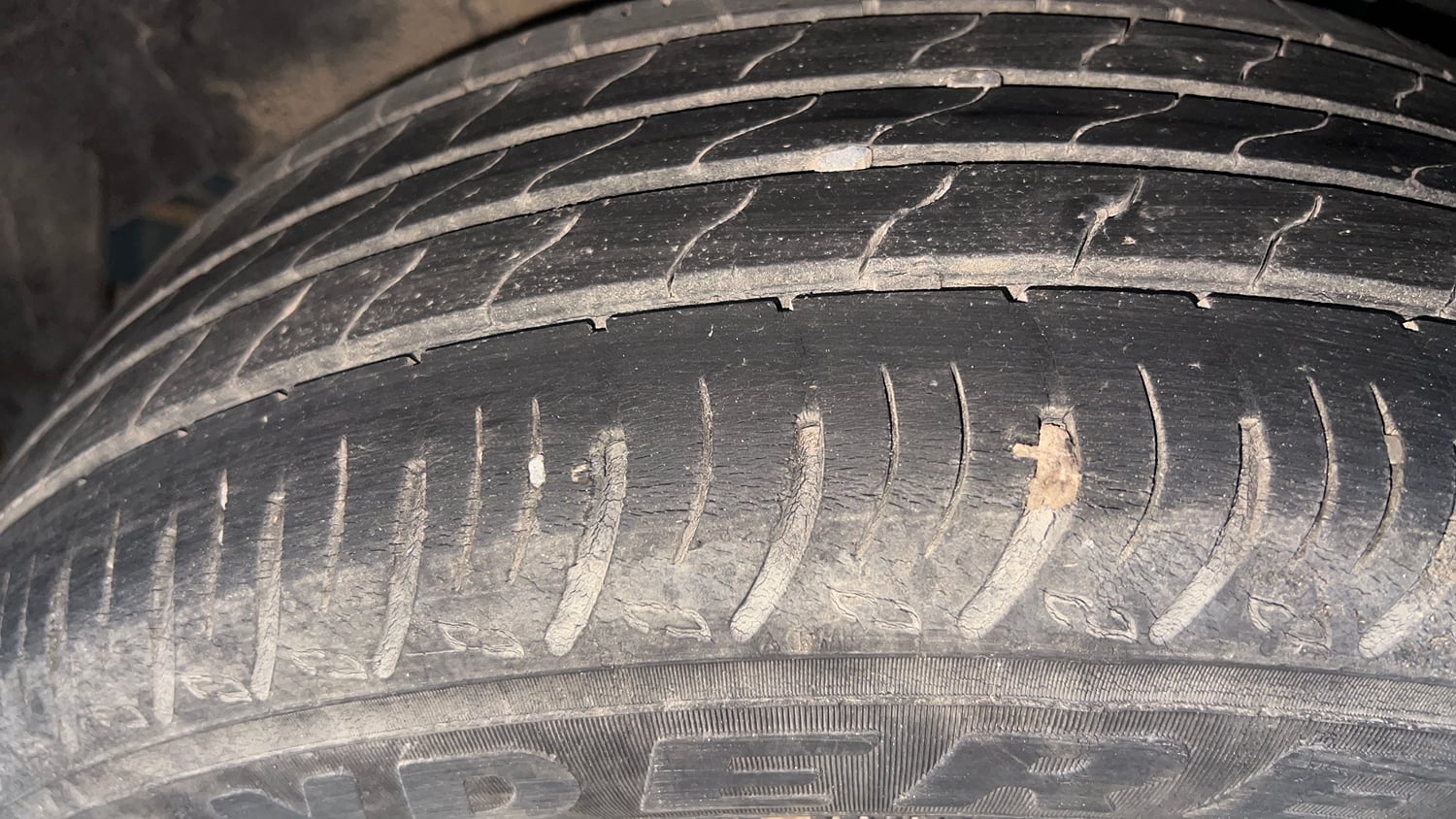 Used 2022 Nissan Magnite XE Petrol Manual tyres LEFT REAR TYRE TREAD VIEW