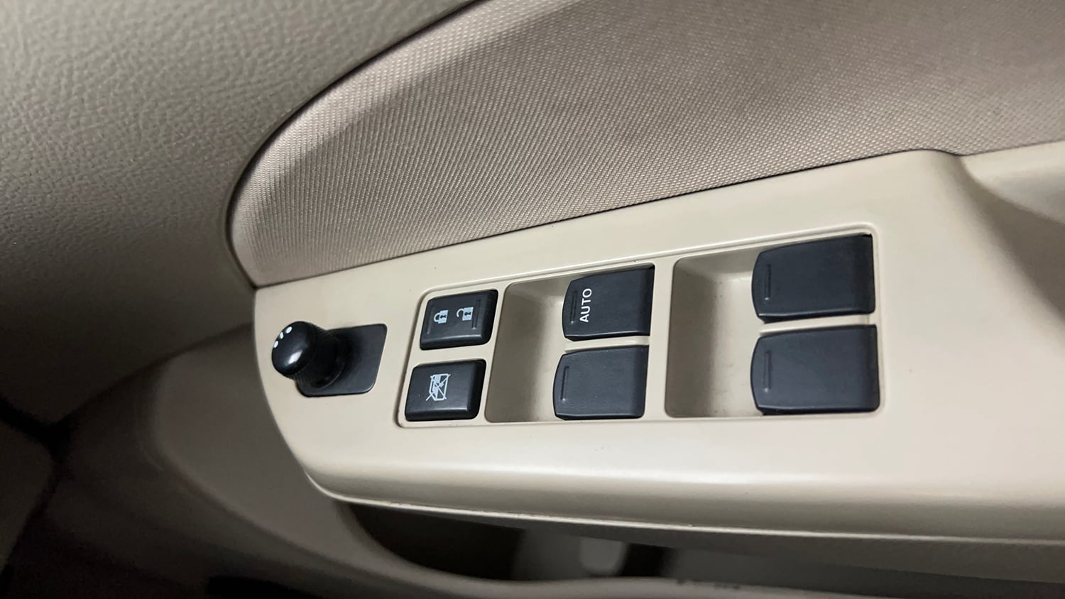 Used 2014 Maruti Suzuki Swift Dzire VXI Petrol Manual top_features Adjustable ORVM