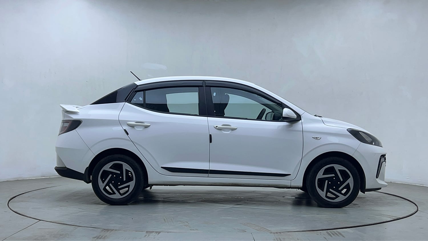 Used 2025 Hyundai Aura S 1.2 Petrol Petrol Manual exterior RIGHT SIDE VIEW