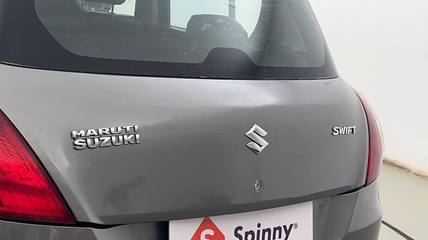 Used 2015 Maruti Suzuki Swift VXi Petrol Manual dents MINOR DENT