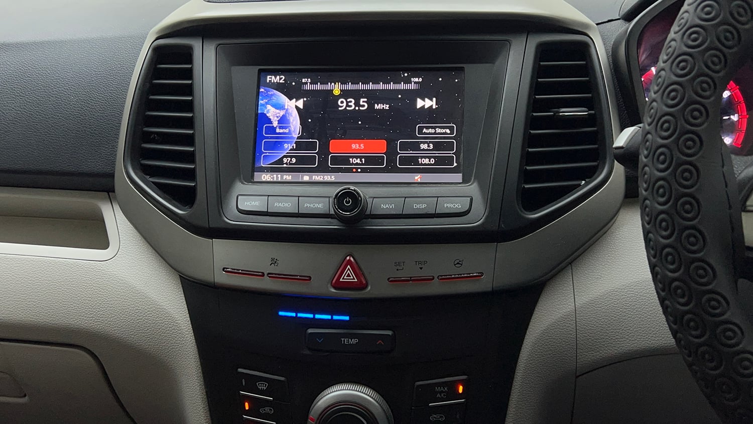 Used 2019 Mahindra XUV 300 1.2 W6 Petrol Manual top_features Integrated (in-dash) music system
