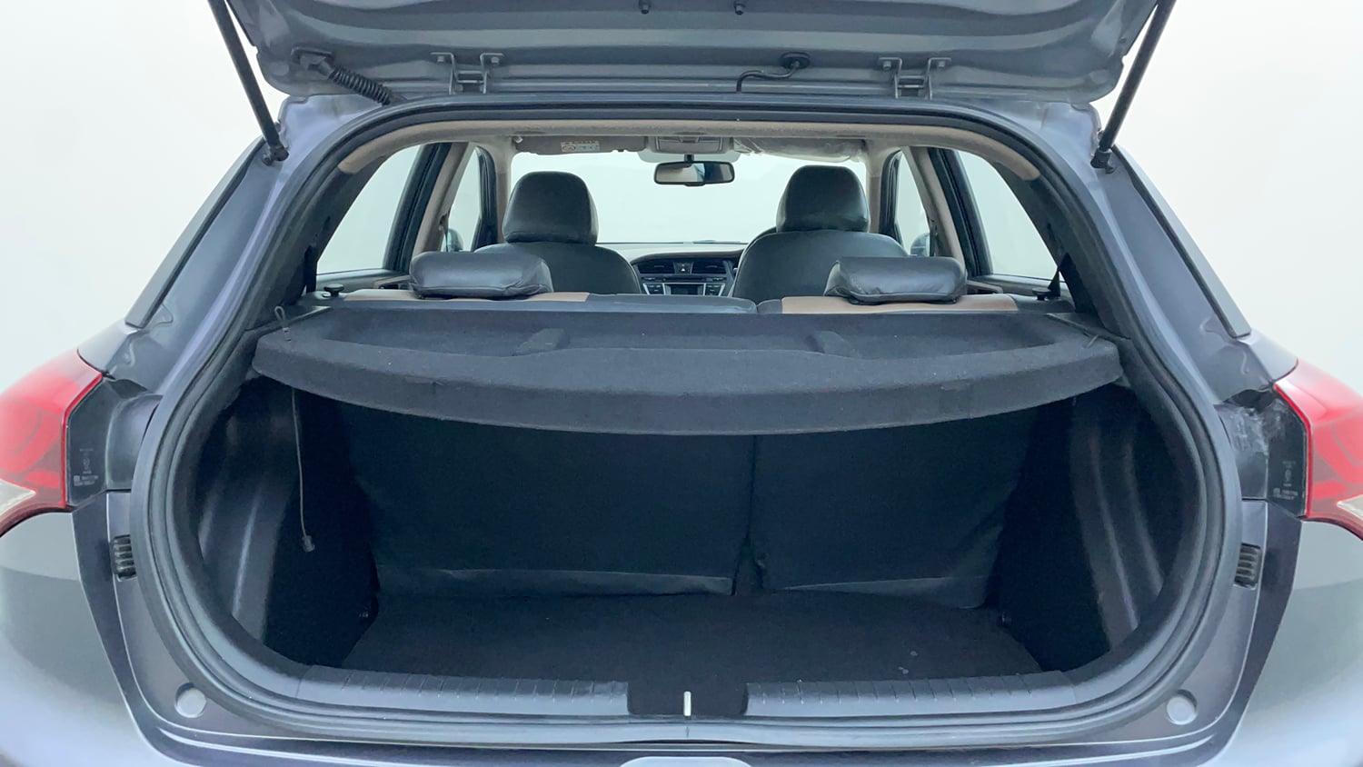 Used 2014 Hyundai Elite i20 Asta 1.2 Petrol Manual interior DICKY INSIDE VIEW