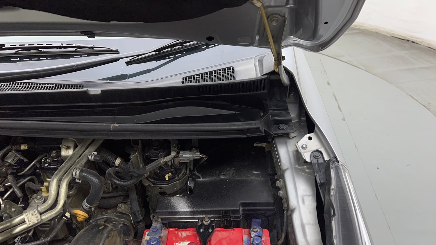 Used 2018 Toyota Innova Crysta 2.4 G 7 STR Diesel Manual engine ENGINE LEFT SIDE HINGE & APRON VIEW