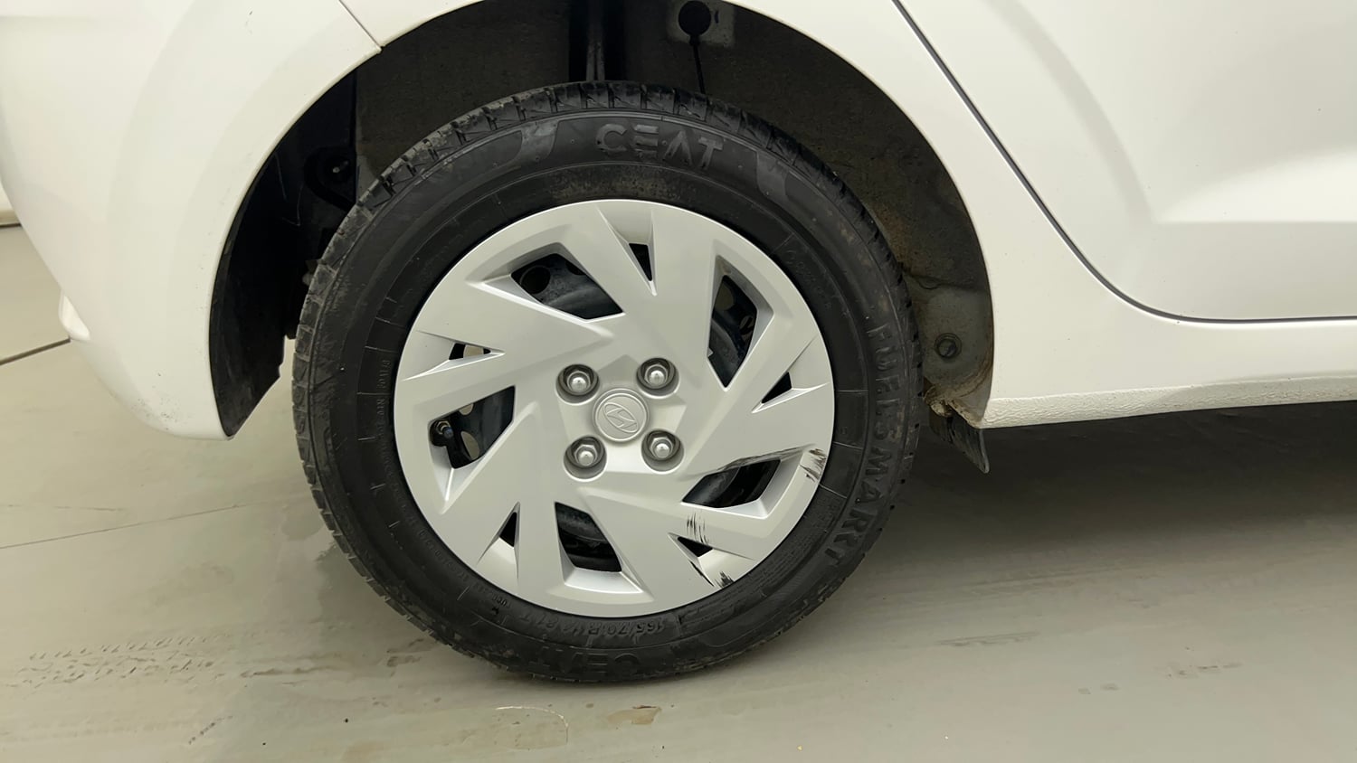 Used 2025 Hyundai Grand i10 Nios Magna 1.2 Kappa Petrol Manual tyres RIGHT REAR TYRE RIM VIEW