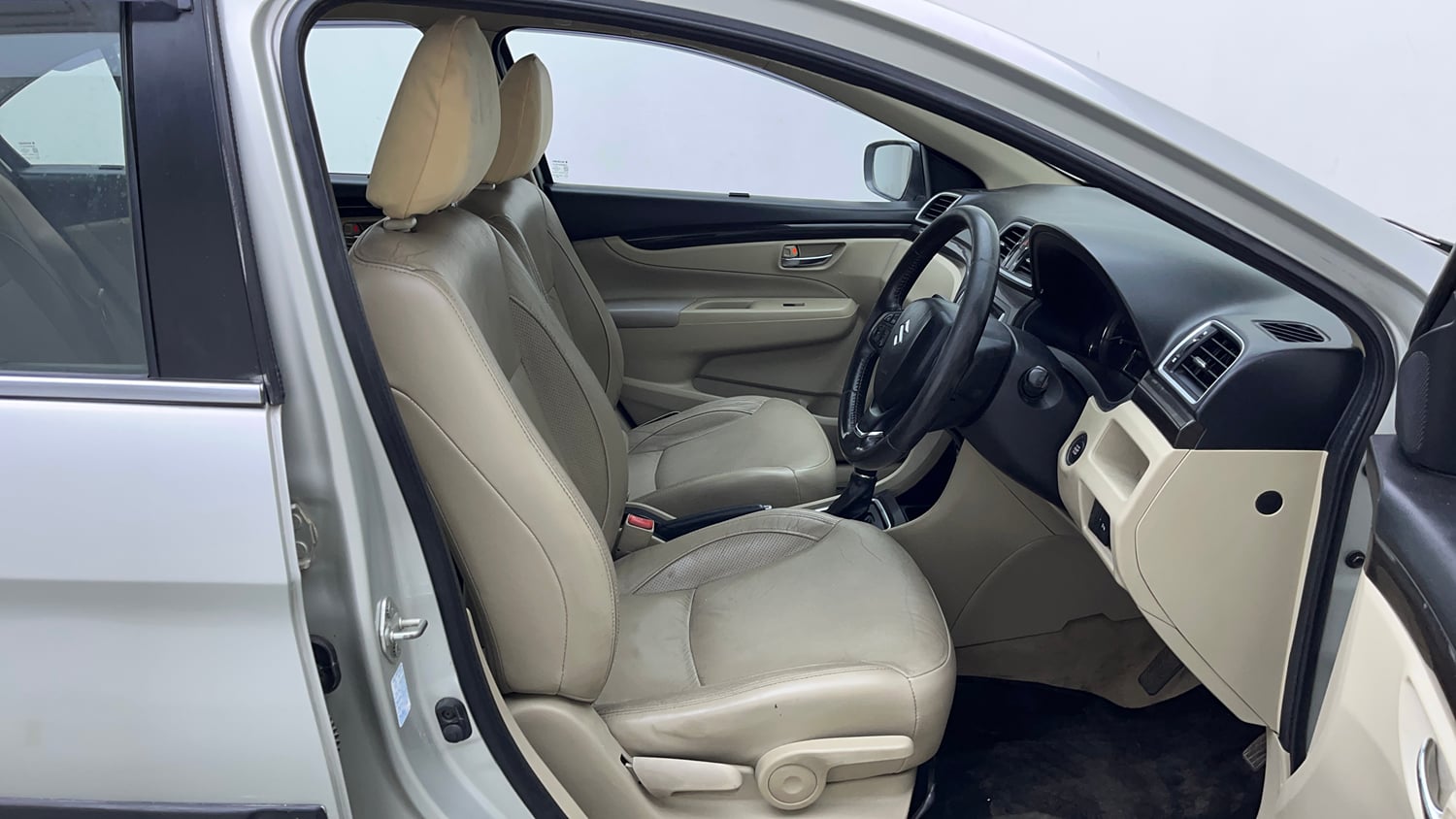 Used 2017 Maruti Suzuki Ciaz Alpha 1.4 AT Petrol Automatic interior RIGHT SIDE FRONT DOOR CABIN VIEW